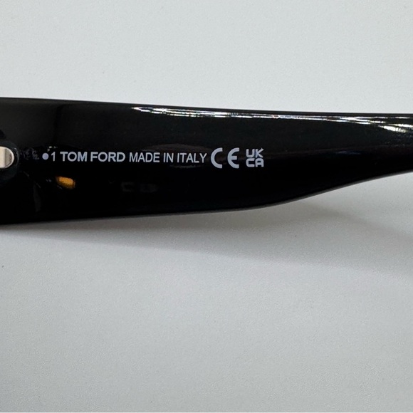 Tom Ford - sunglasses with case - Like New - never worn - 53-19-145 - Picture 6 of 15